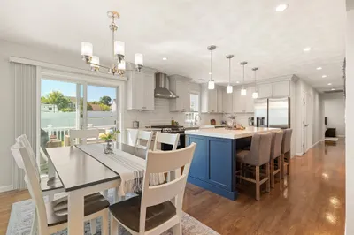 34 Moffett Road 1
