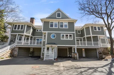 21 Pine Street #4 1