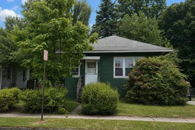 79 Thaddeus St