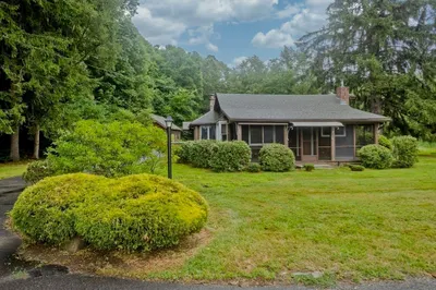 4 Pond Rd