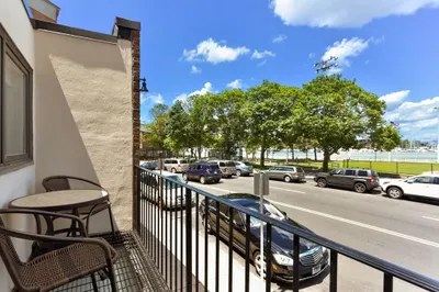 542 Commercial St #7