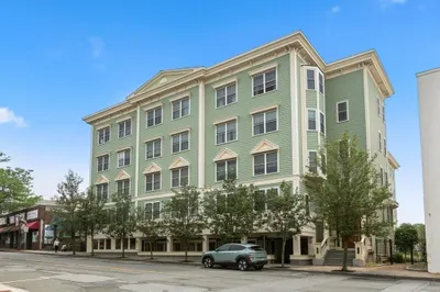 426 Main St #206
