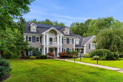 4 Fairway Dr 1