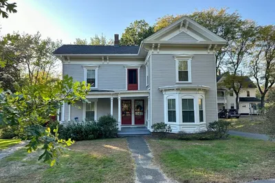 61 College St