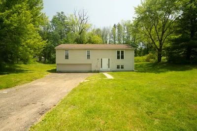 10 Carriage Ln 1