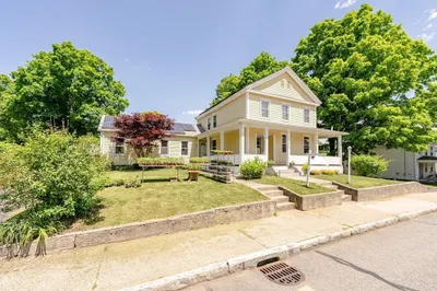 4032 Main St 1