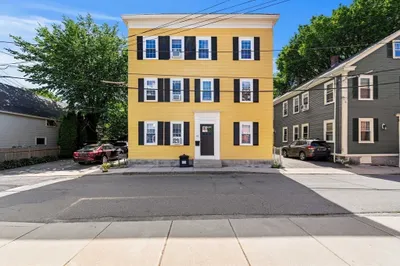 10 Daniels St #2 1
