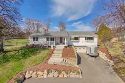 2 Saybrook Circle