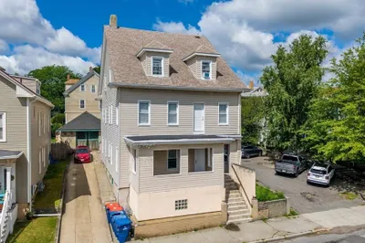 283 Pleasant St 1