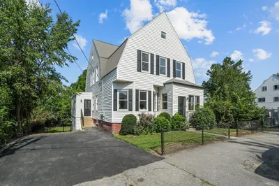 33 Gosnold St 1