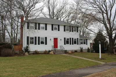 24 Mill Pond Ln