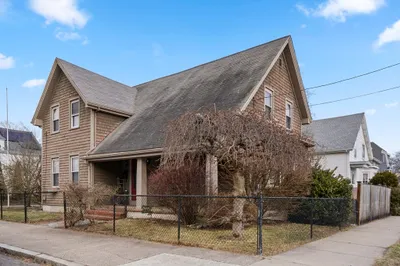 12 Nichols St