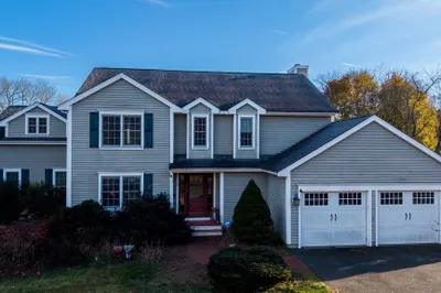17 Victoria Ln