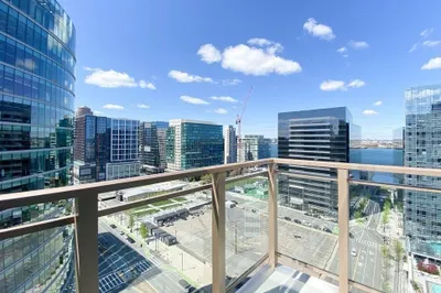 133 Seaport Blvd #1902