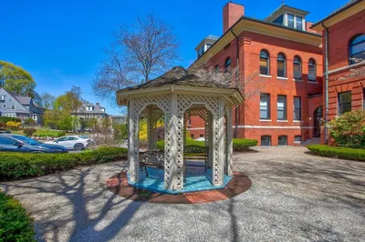 1 School St #208