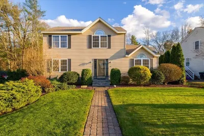 20 Colonial Dr 1