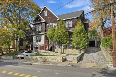 24 Sigourney St #2 1