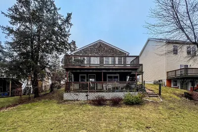 16 Planters Ln
