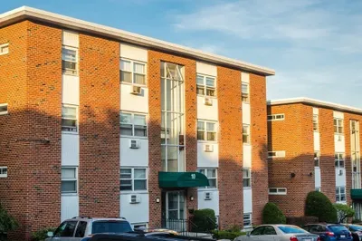 10 Commonwealth Ct #2 1