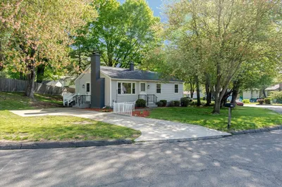 20 Meadowbrook Dr