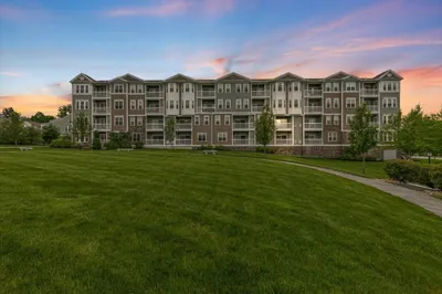 1 Francis Dr #211
