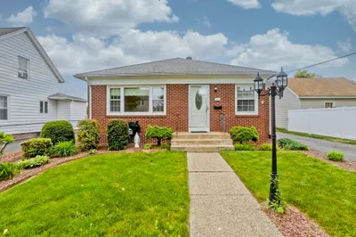 115 Bonneville Ave 1