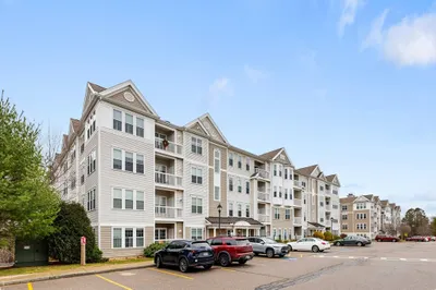 107 Clocktower Dr #208