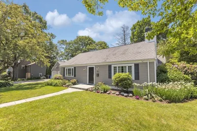 882 West Roxbury Parkway