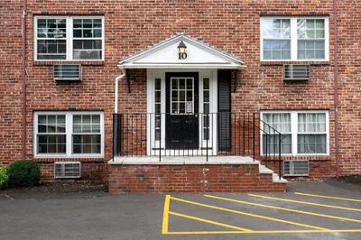 10 Colonial Village Dr #2