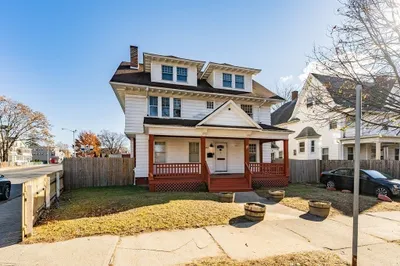71 Mountainview St 1