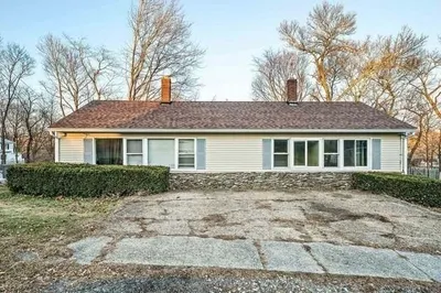 61 Blackstone Rd 1