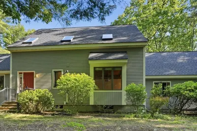 470 Montague Rd 1