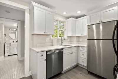 8 Burnside St #2 1