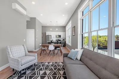 421 Main St #305