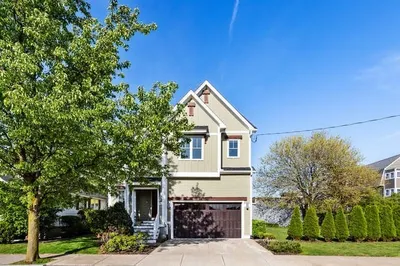 15 Vassar St