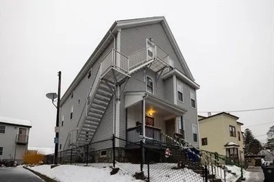 140 Pearce St #2