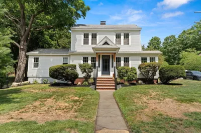 76 Pleasant St 1