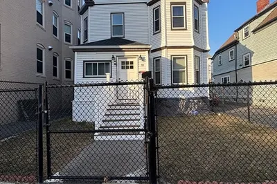 33 Waumbeck St #2
