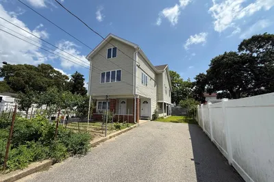 54 Pleasant St #B 1