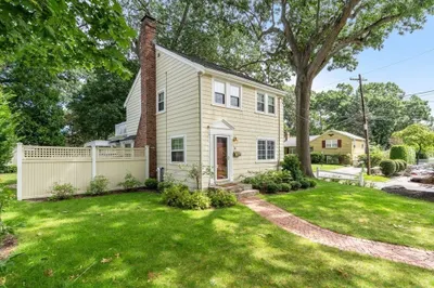 28 Mathaurs St