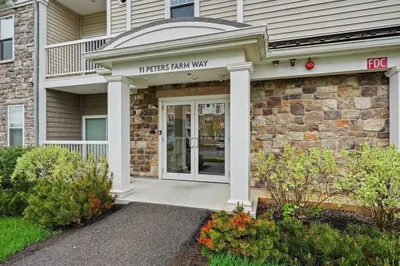 11 Peters Farm Way #409