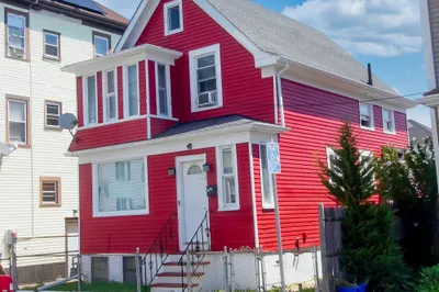 90 Hemlock St 1