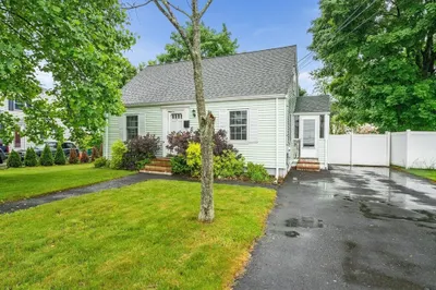 581 Pleasant St 1