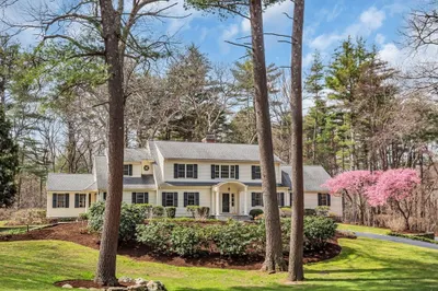 16 Buttonwood Ln