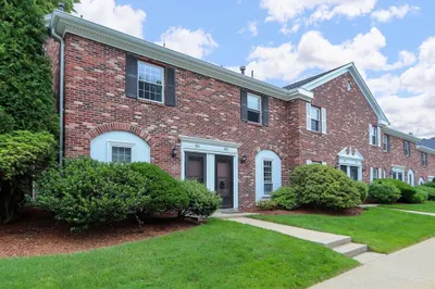 1002 Windsor Dr #1002 1