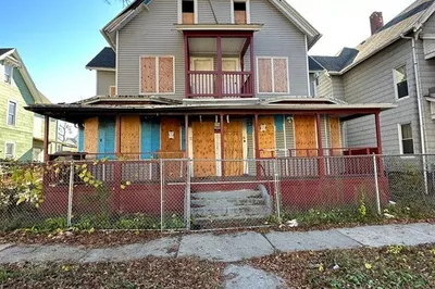 25-27 Calhoun St
