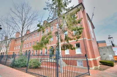 21 MAin St #A