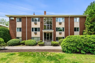 4 Albert Dr #2