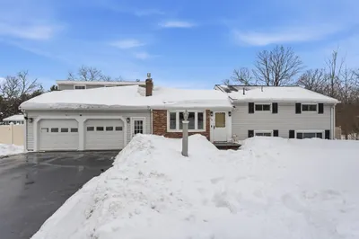 58 Holliston St