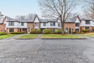 16 Cobblestone Ln #16 1